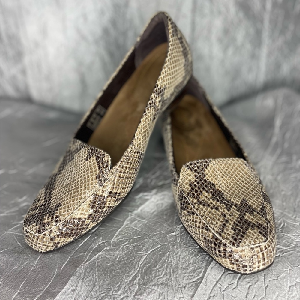 Clarks Artisan Gray Leather Slip On, Ballet Flats - image 4